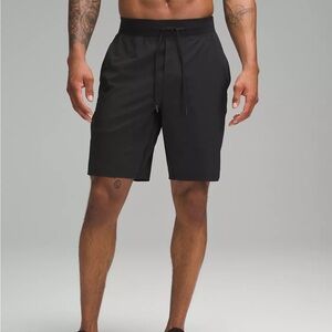 Lululemon Men’s Black Shorts Size L